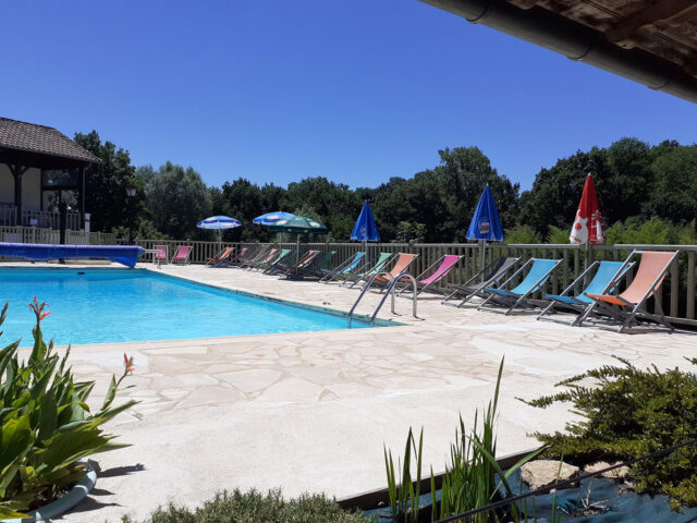 camping-lot-avec-piscine